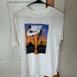 White Nike size medium men’s t-shirt